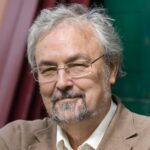 Робін Данбар, антрополог, еволюційний психолог, автор книжки Grooming, Gossip, and the Evolution of Language (1996)